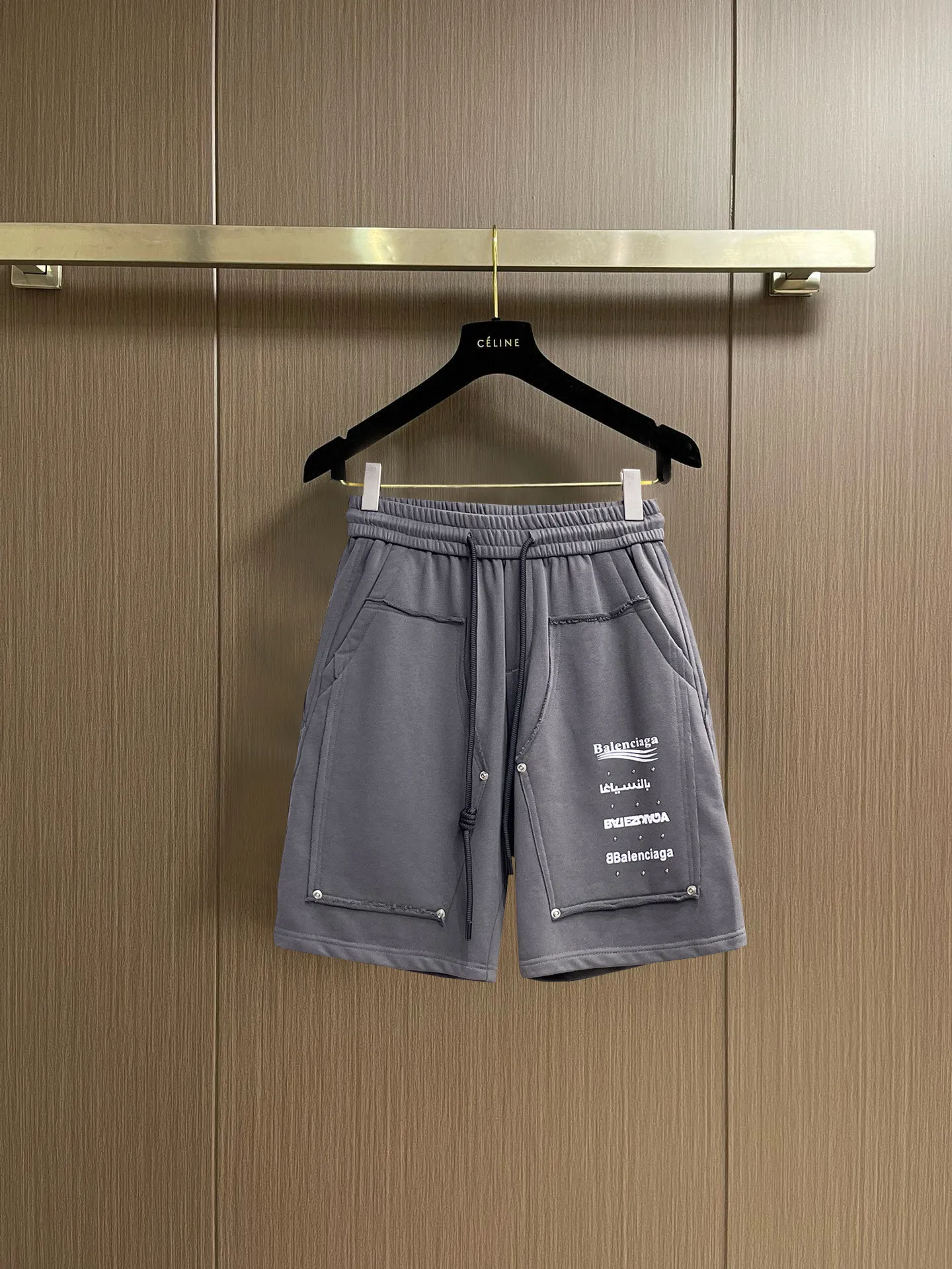 Balenciaga's three-standard complete 2026 summer New Arrival men's casual shorts, advanced custom-made Breathable fabric, Breathable fabric, extremely stretchy and comfortable, impeccable details, top-grade accessories, original logo design concept, delicate and soft feel! The upper body fit is awesome! Size: M-XXXL Please state your height and weight when ordering